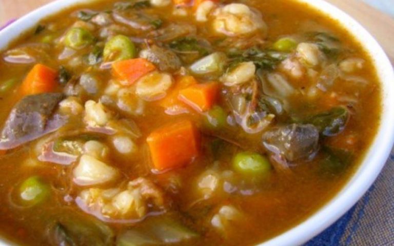 Healthy Vegetable Beef and Mushroom Barley Soup – QuickRecipes