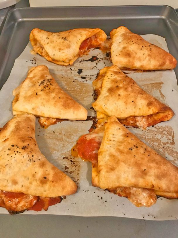 Easy Cheesy Homemade Pizza Pockets – BestQuickRecipes