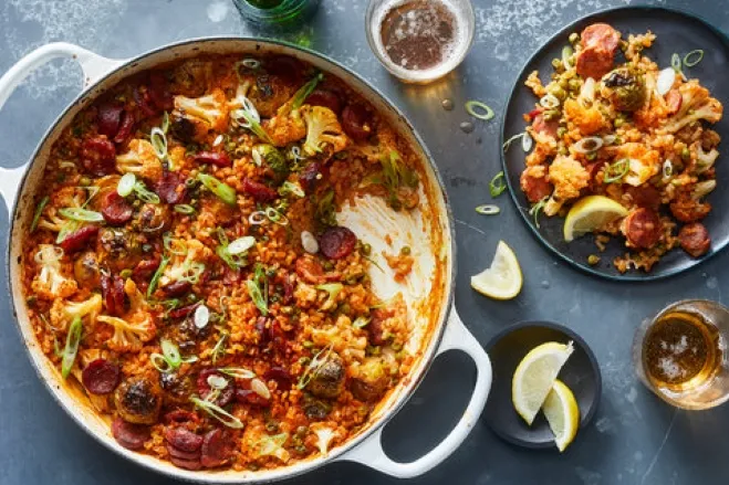 A pan filled with a colorful assortment of meat and vegetables, showcasing a delicious and hearty meal supper ideas with hamburger meat